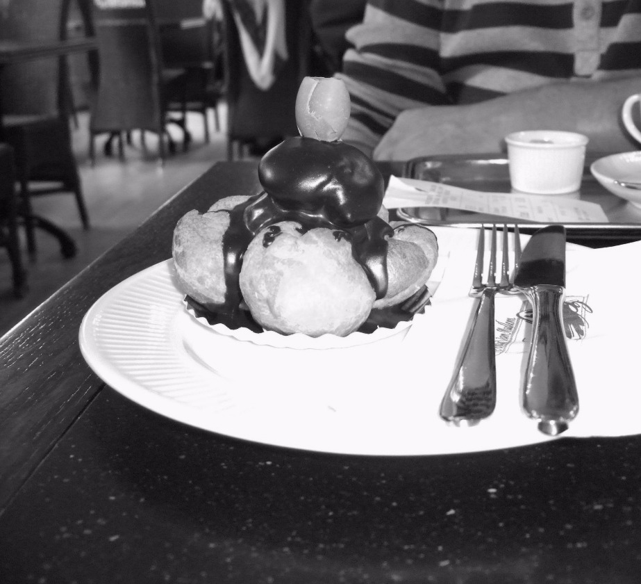 Chocolate Profiterole